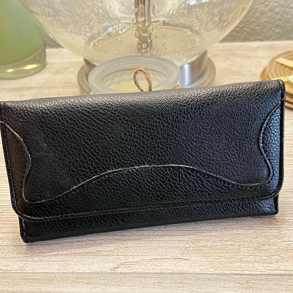 Faux Leather Ladies' Wallet - Picture 2 of 6